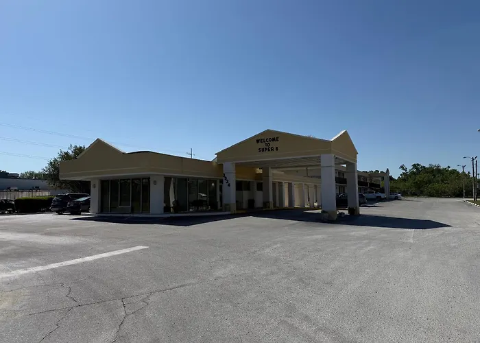 Super 8 By Wyndham Ocala I-75