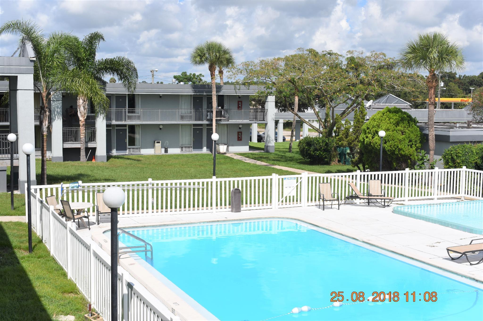 Super 8 By Wyndham I-75 Hotel