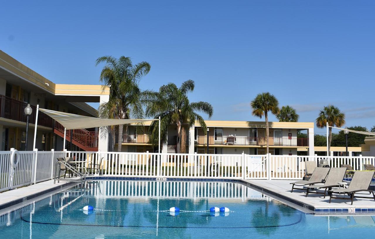 Super 8 By Wyndham I-75 Hotel