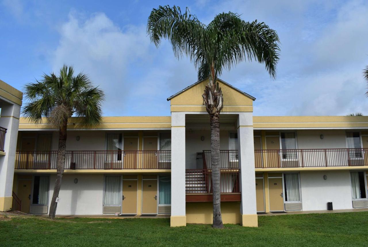Hotel Super 8 By Wyndham I-75 Ocala