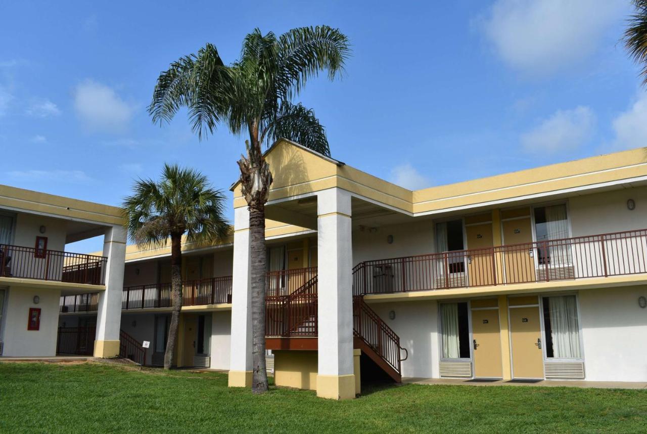 Hotel Super 8 By Wyndham I-75 Ocala