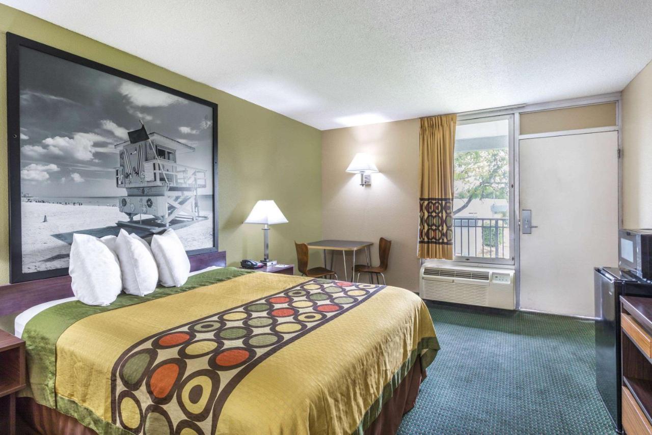 Super 8 By Wyndham I-75 Hotel 3*